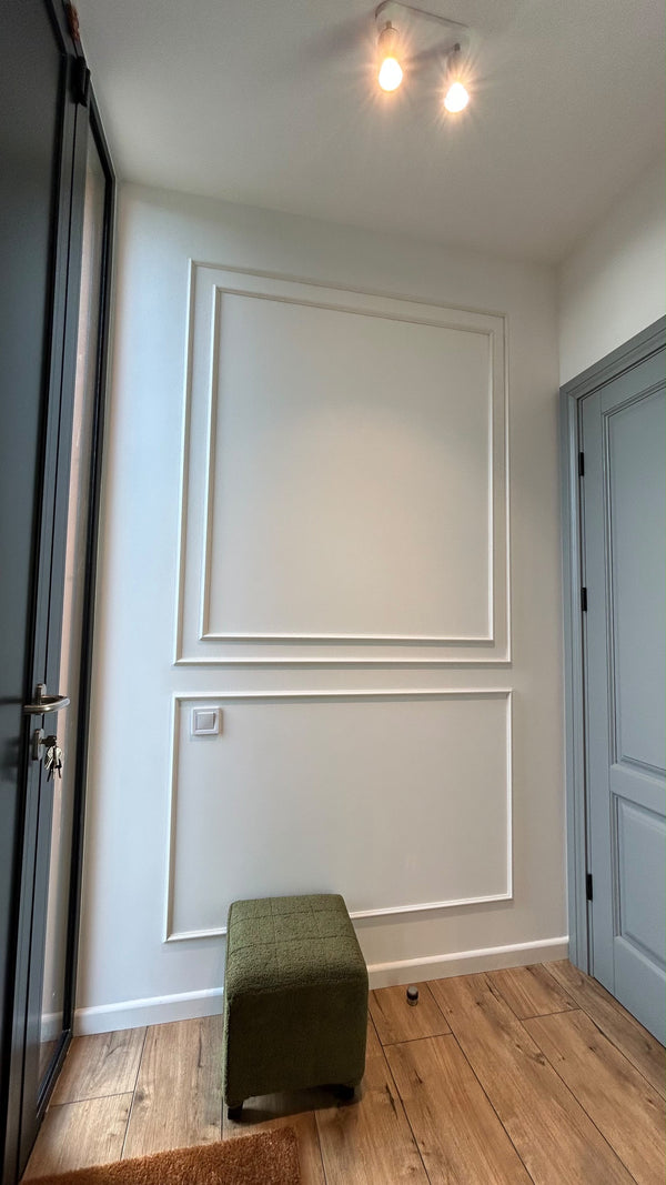 Interior with mouldings