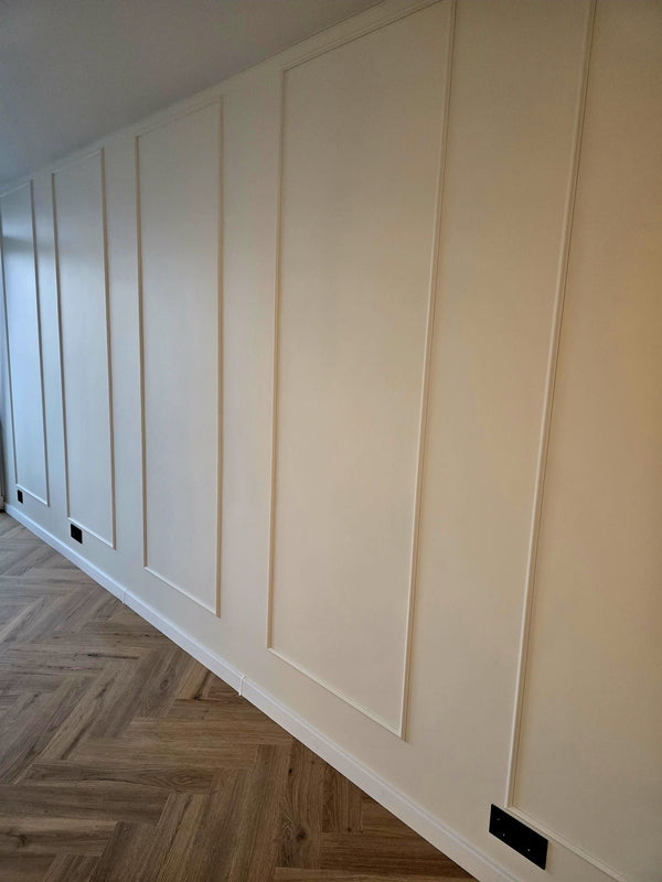 Interior with mouldings